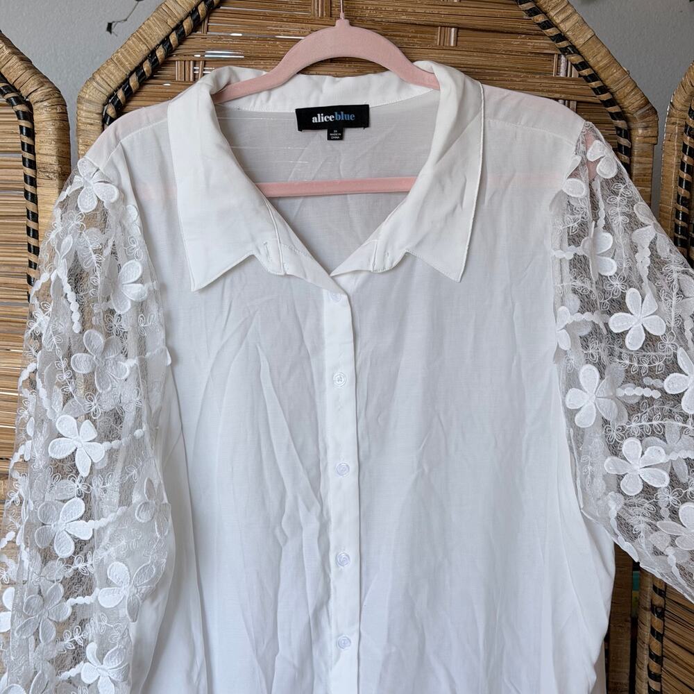 Plus size 3X white button front blouse with lace floral balloon sleeves dopamine - Picture 5 of 6